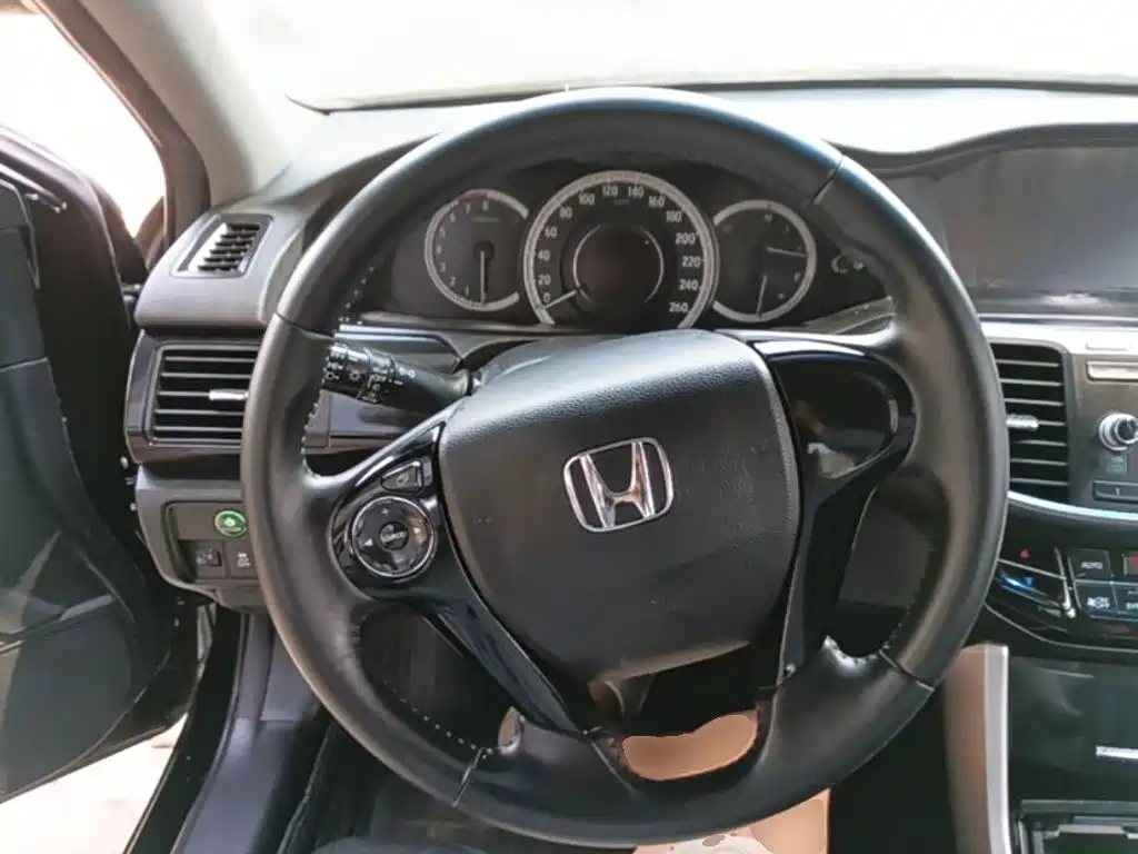 Honda Accord 2017 — фото 11