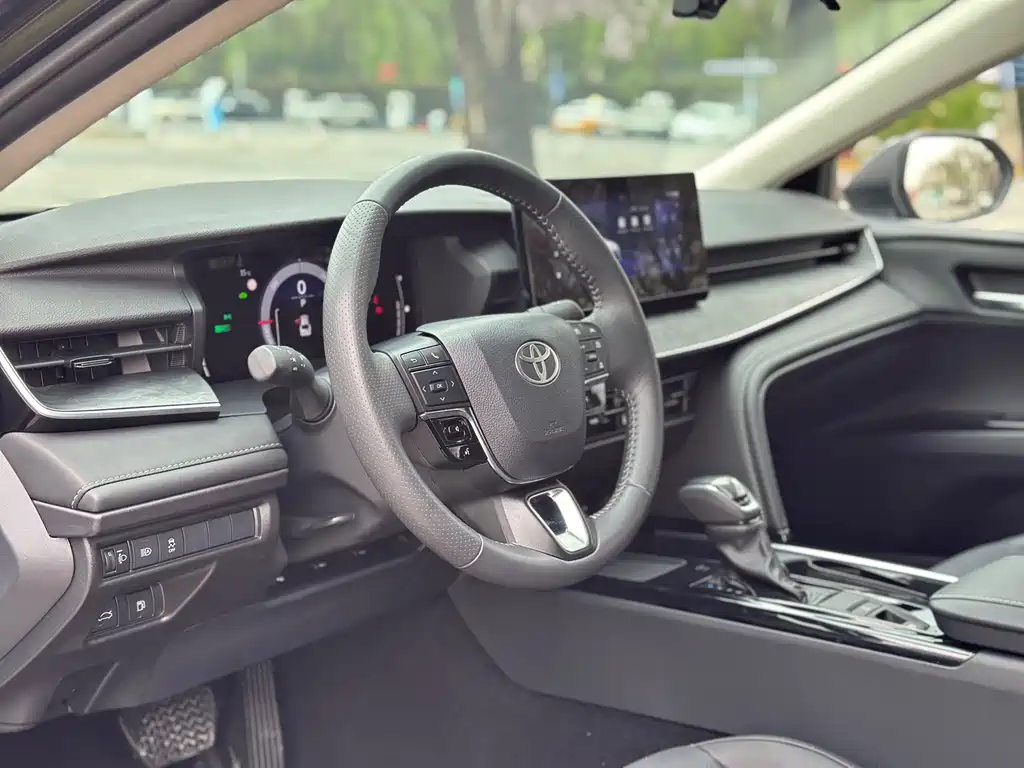 Toyota Camry 2024 — фото 16