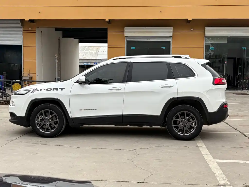 Jeep Cherokee 2021 — фото 15