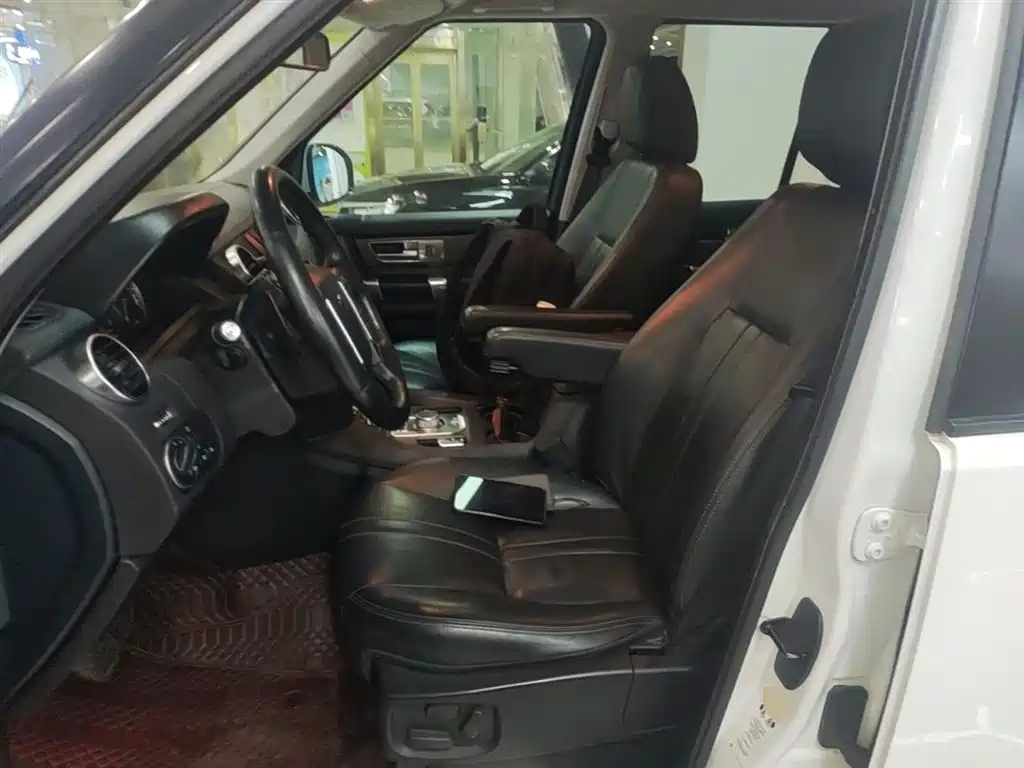 Land Rover Discovery 2016 — фото 15