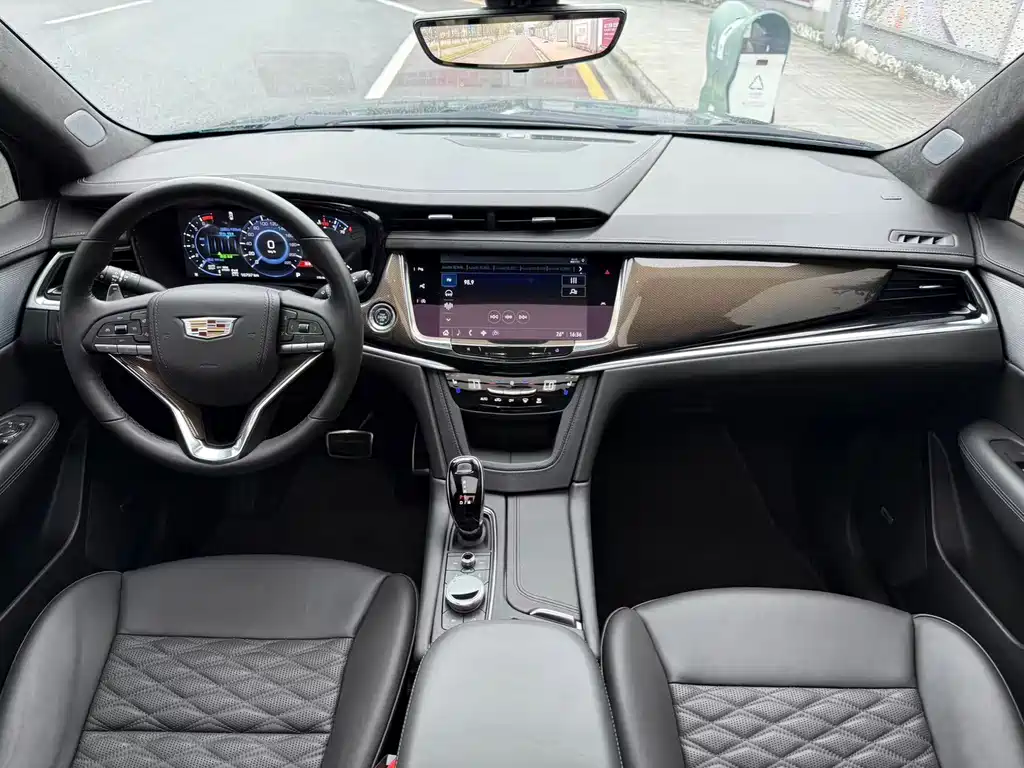 Cadillac XT6 2025 — фото 11