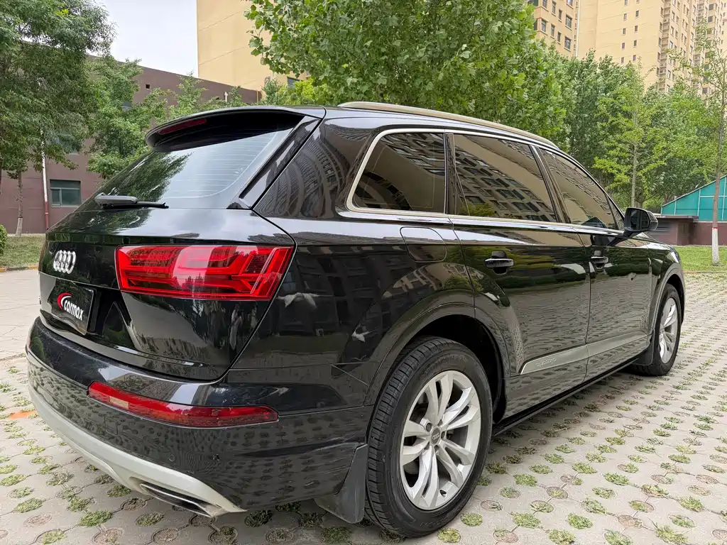 Audi Q7 2018 — фото 10