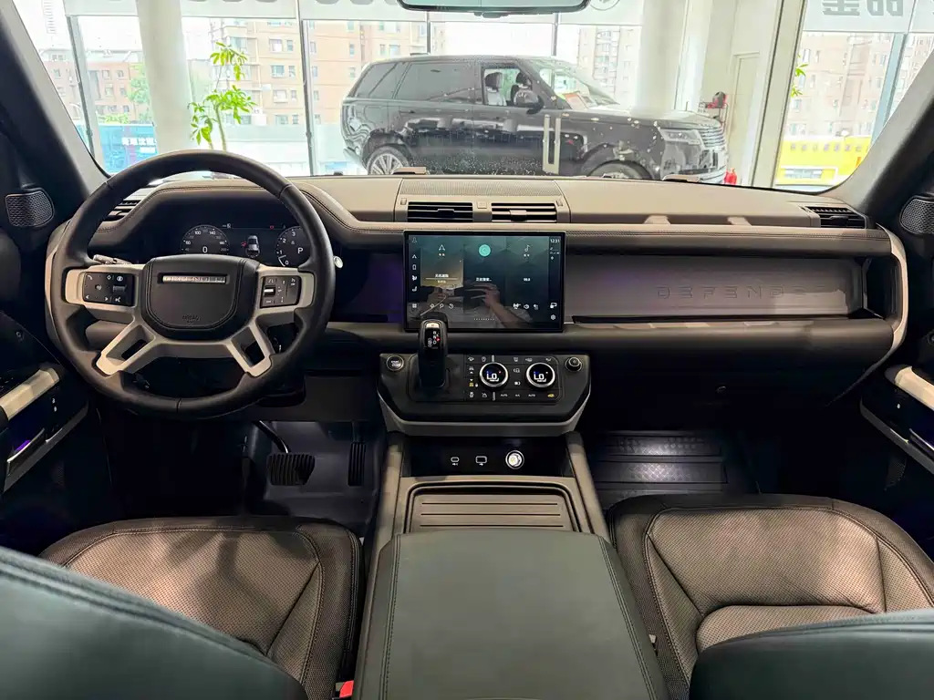 Land Rover Defender 2023 — фото 20