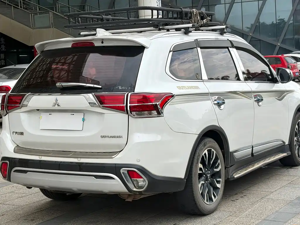 Mitsubishi Outlander 2019 — фото 4