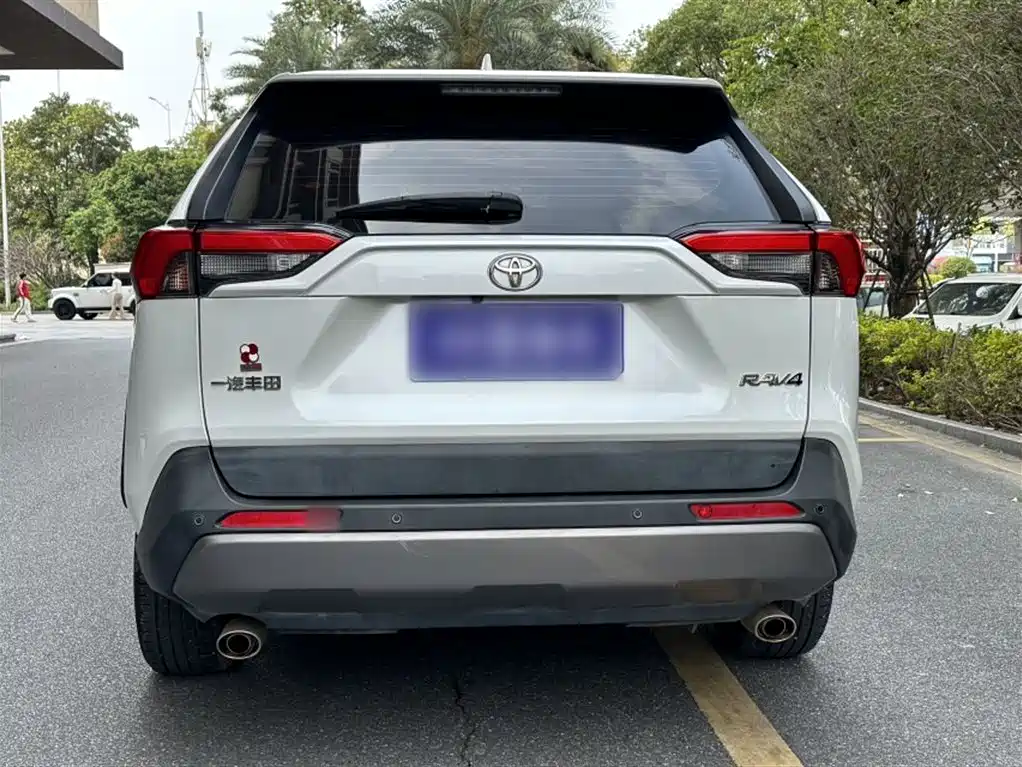 Toyota RAV4 2021 — фото 23