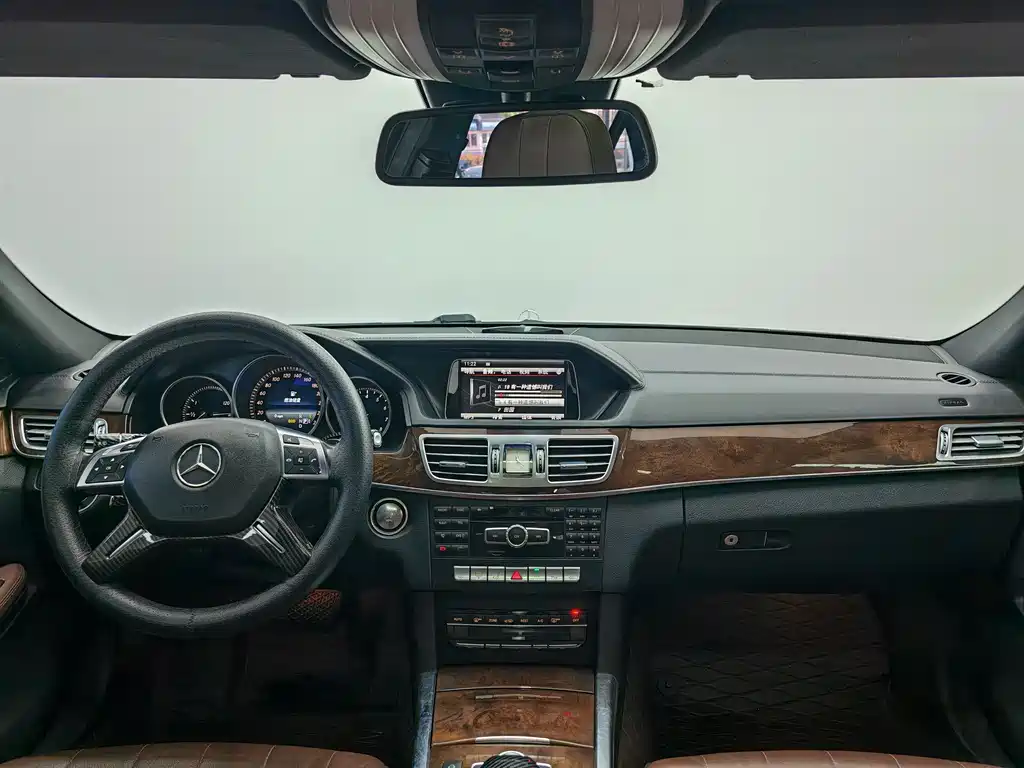 Mercedes-Benz E-Class 2015 — фото 12