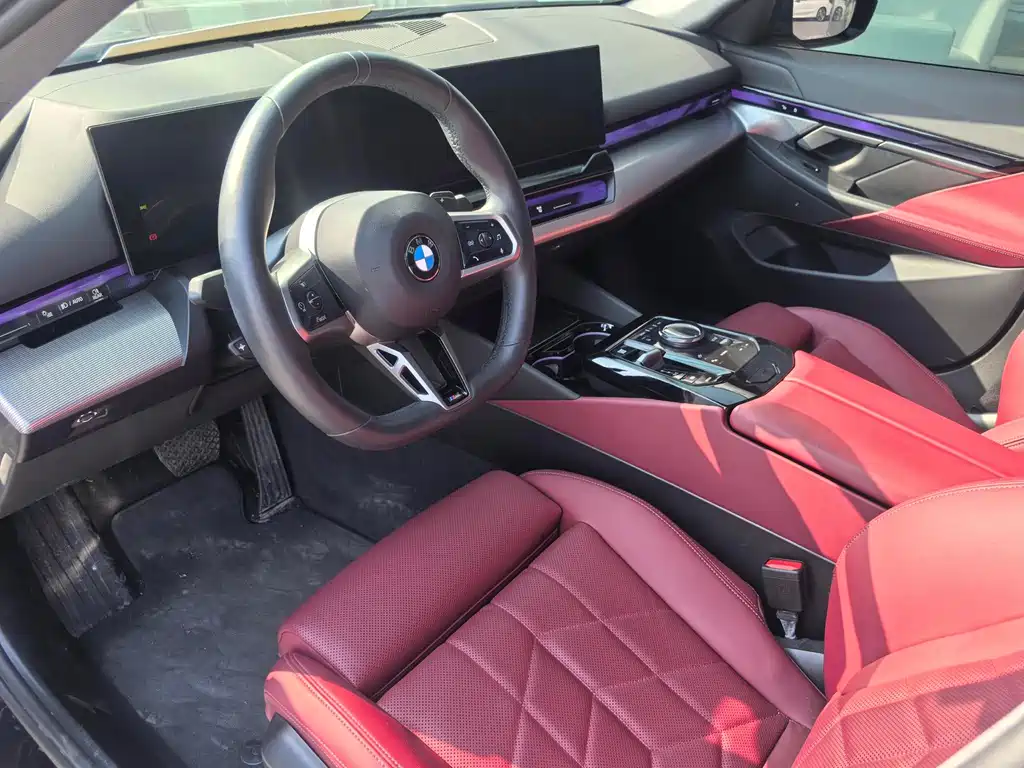 BMW 5 Series 2025 — фото 16