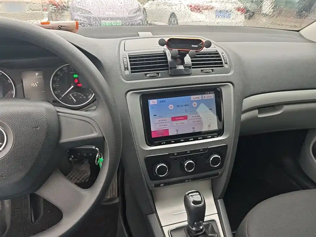 Skoda Octavia 2014 — фото 10