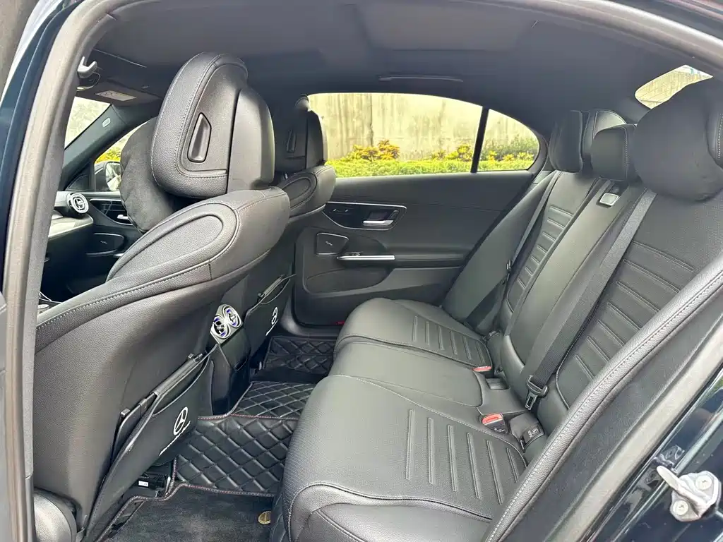 Mercedes-Benz C-Class 2023 — фото 8
