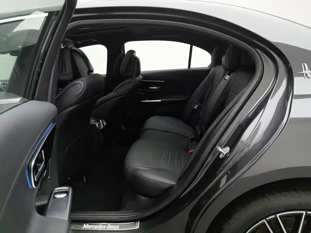 Mercedes-Benz C-Class 2023 — фото 15