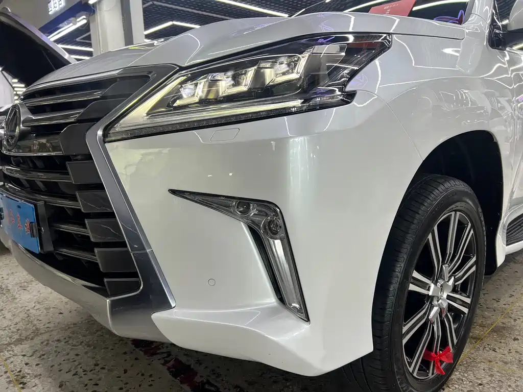 Lexus LX 2020 — фото 11