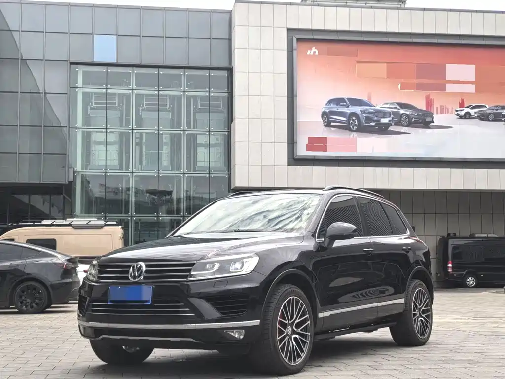 Volkswagen Touareg 2017 — фото 1