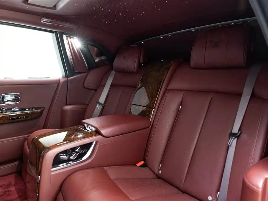 Rolls-Royce Phantom 2019 — фото 11