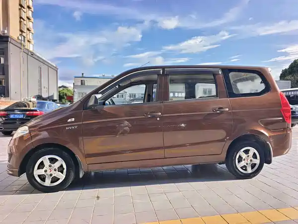 Wuling Hongguang 2015