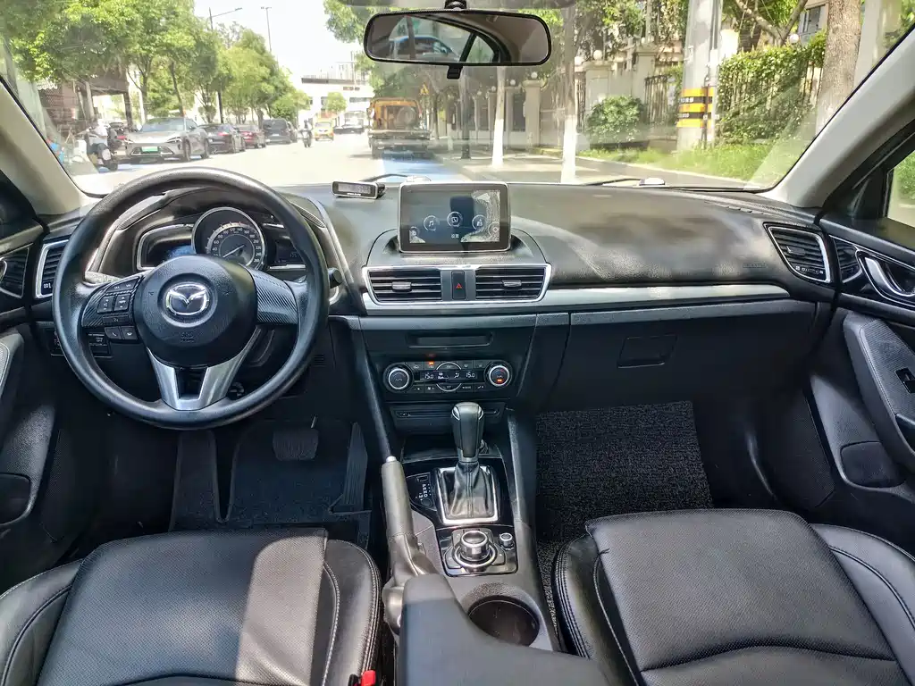 Mazda 3 Axela 2017 — фото 34