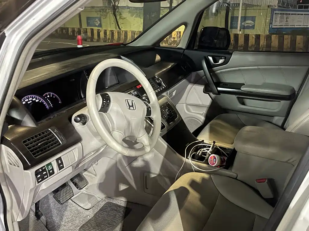 Honda Elysion 2013