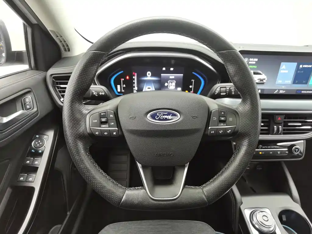 Ford Focus 2021 — фото 11