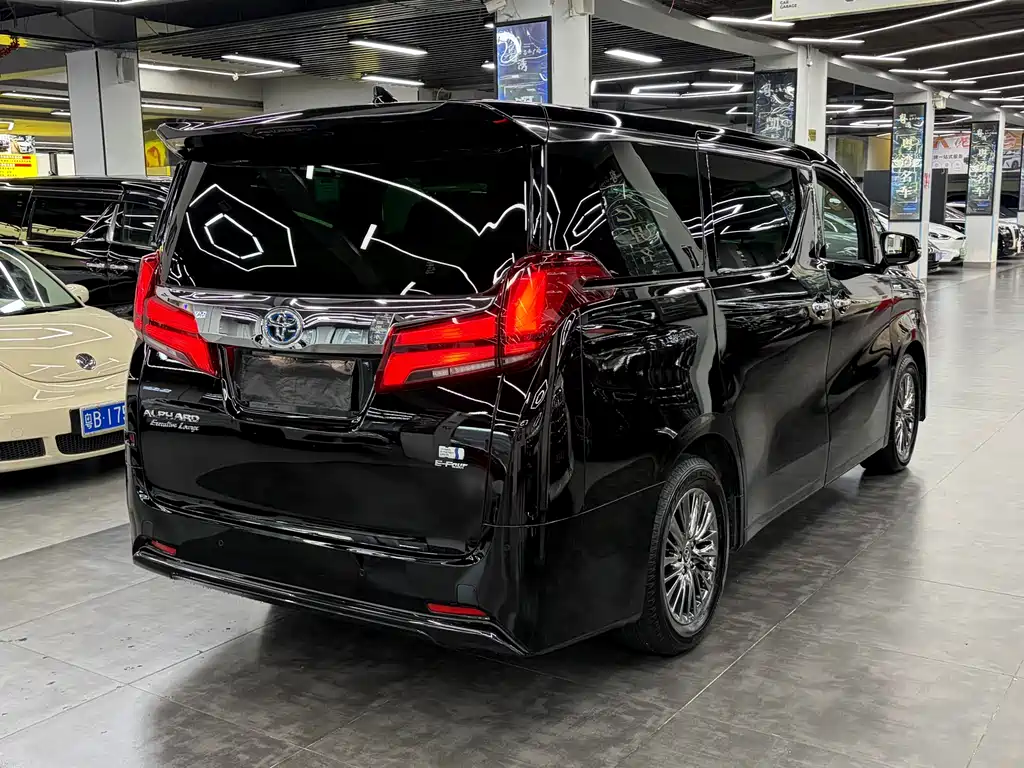 Toyota Alphard 2023 — фото 15