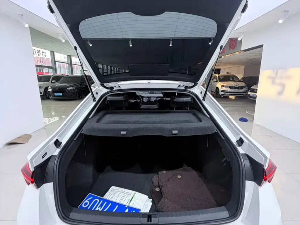 Skoda Octavia 2023 — фото 16