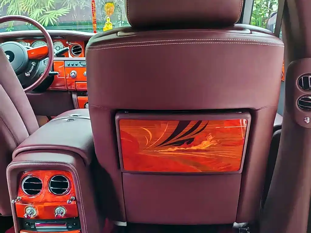 Rolls-Royce Phantom 2016 — фото 10