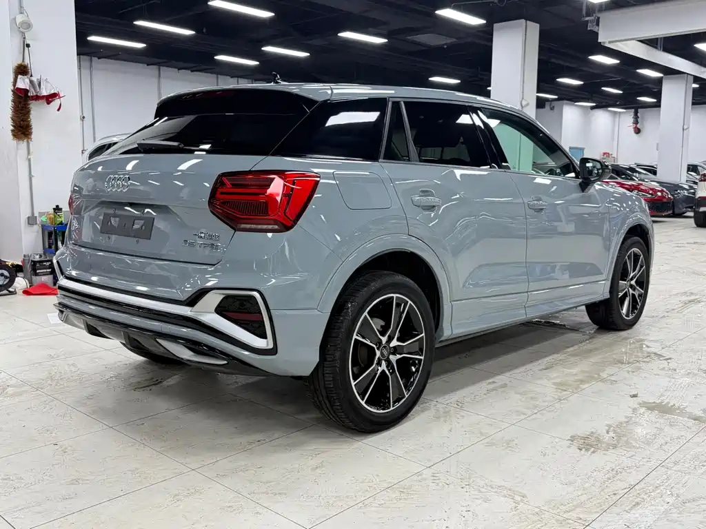 Audi Q2L 2023