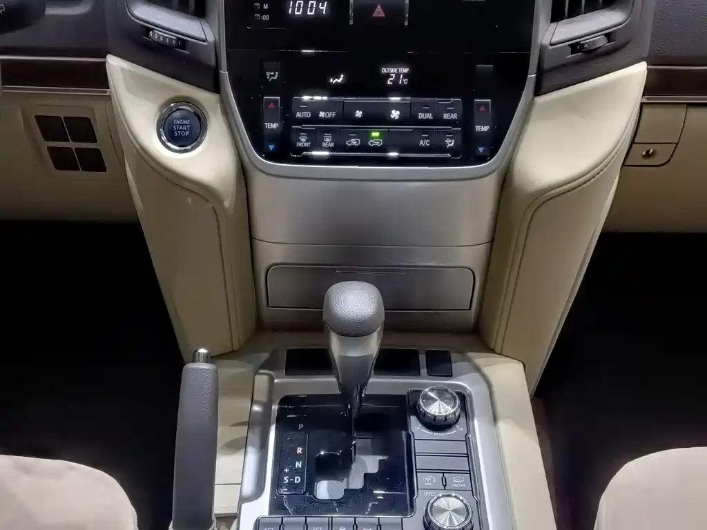 Toyota Land Cruiser 2020 — фото 8