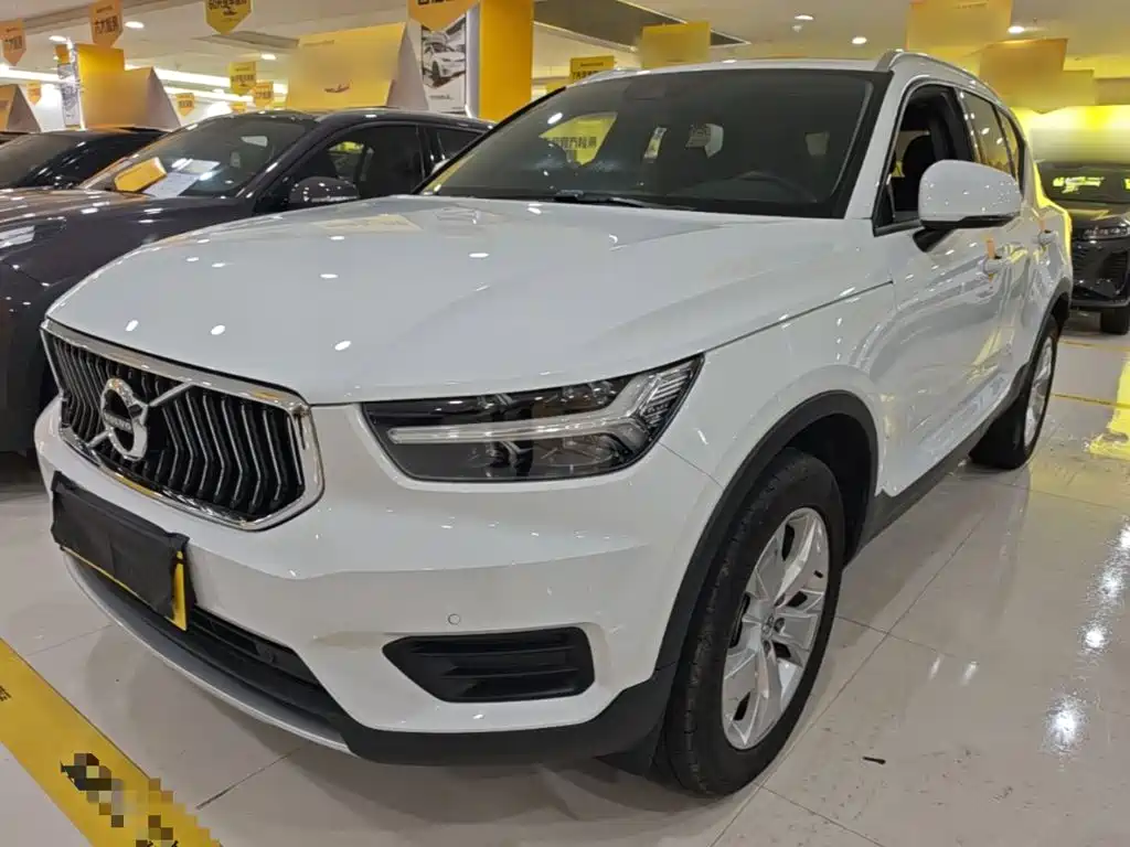 Volvo XC40 2020 — фото 1