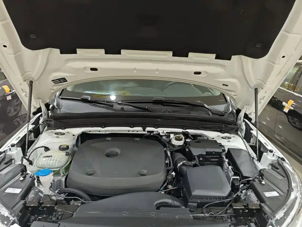 Volvo XC40 2020 — фото 20