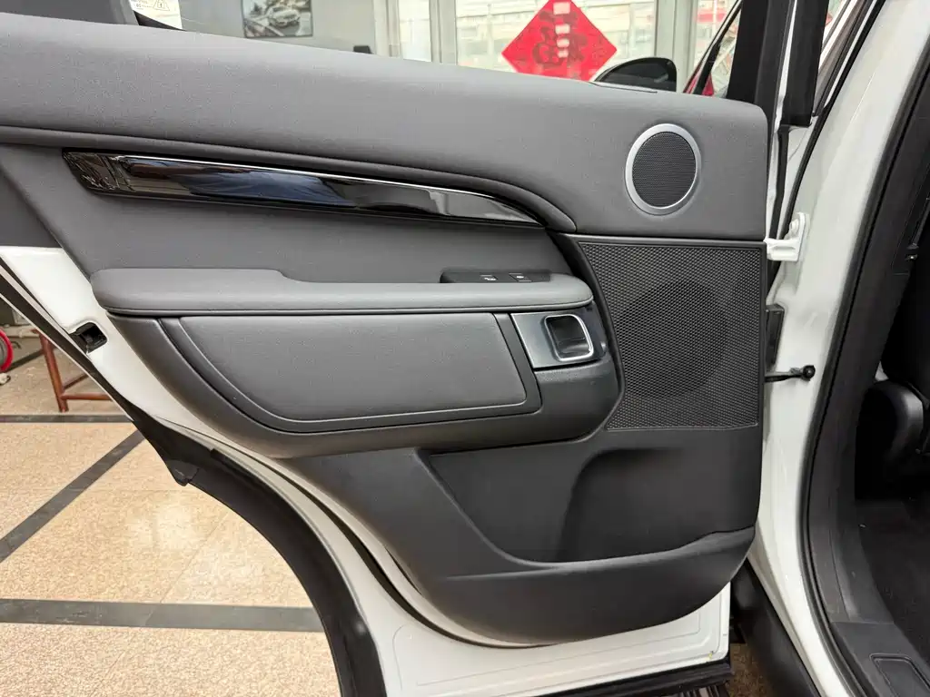 Land Rover Discovery 2020 — фото 18