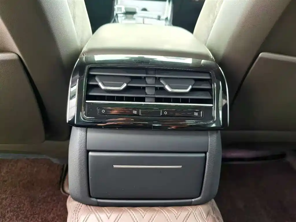 Audi A8 2021 — фото 12