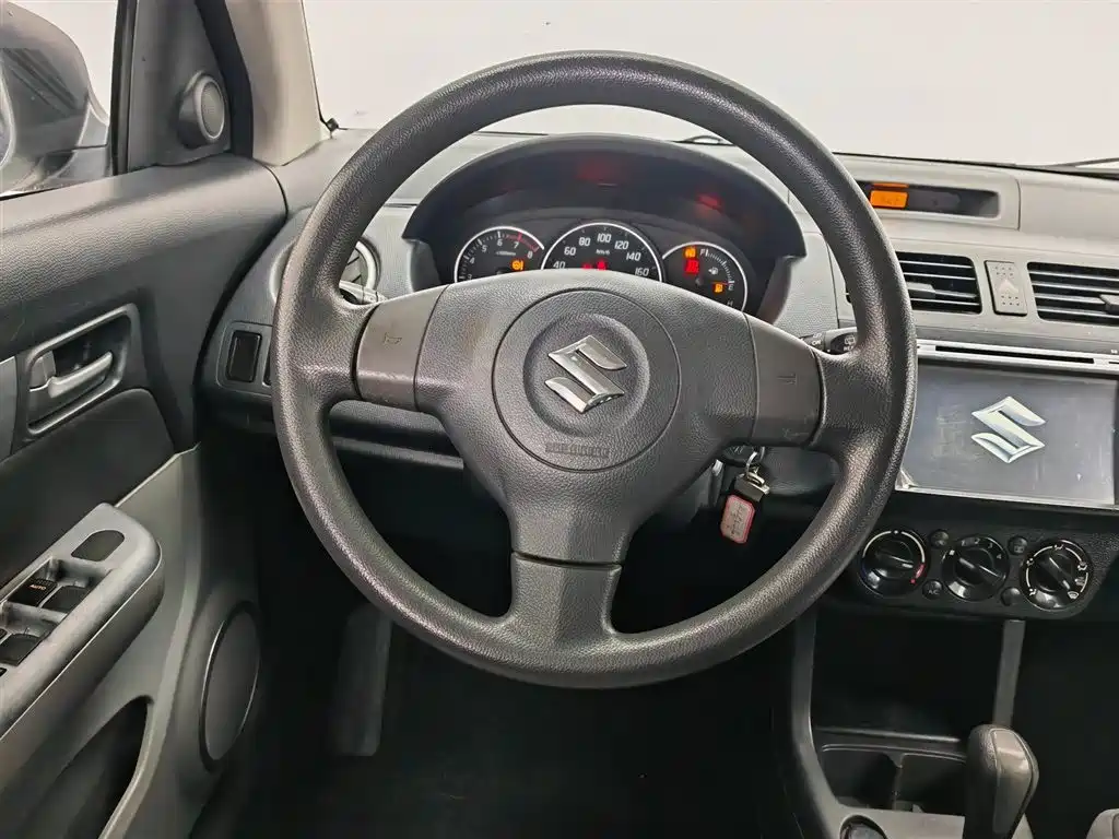 Suzuki Swift 2014 — фото 11
