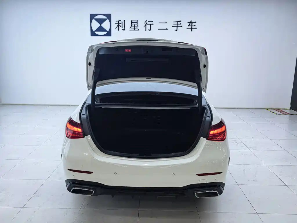 Mercedes-Benz C-Class 2025 — фото 14