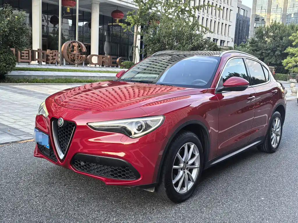 Alfa Romeo Stelvio 2018 — фото 1