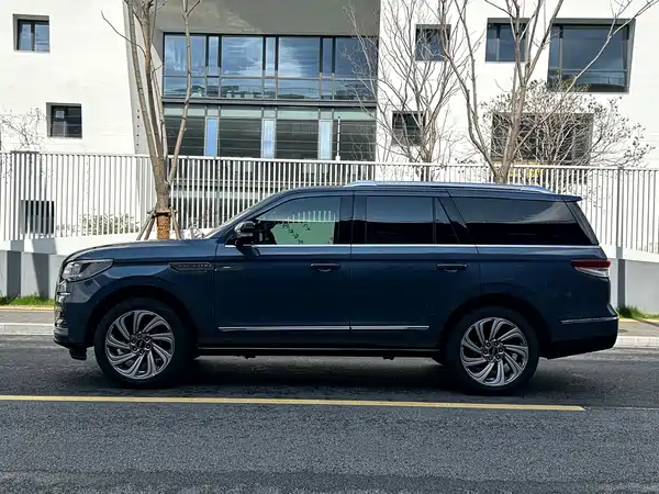 Lincoln Navigator 2022