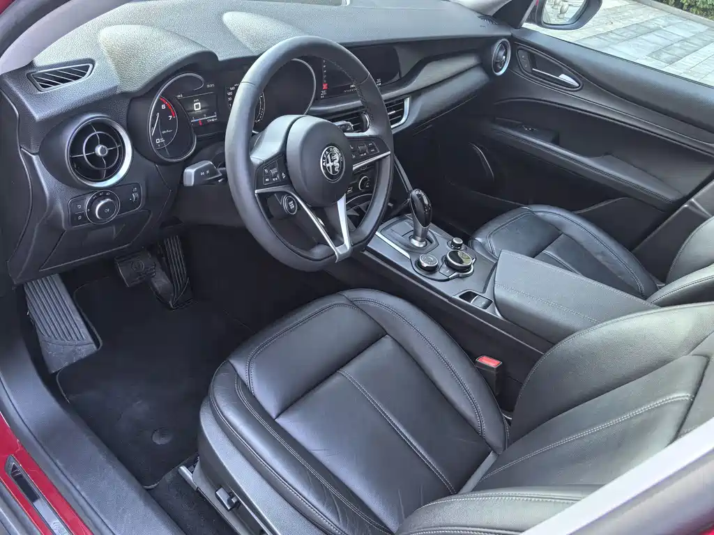 Alfa Romeo Stelvio 2018 — фото 22