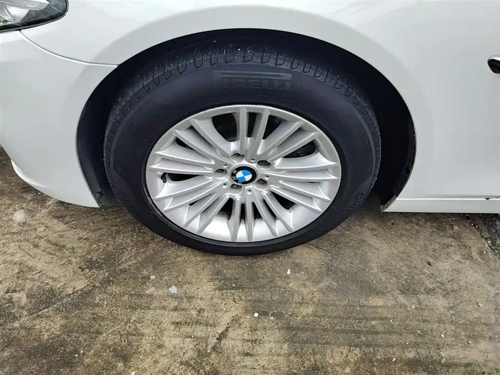 BMW 5 Series 2015 — фото 23