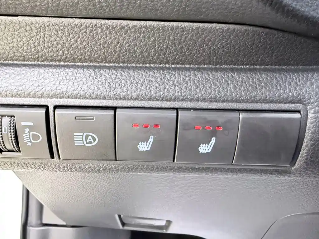 Toyota Corolla 2023 — фото 11