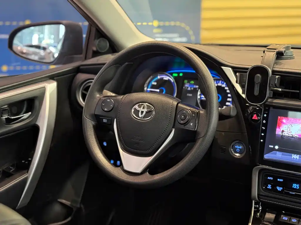 Toyota Corolla Hybrid 2022 — фото 14