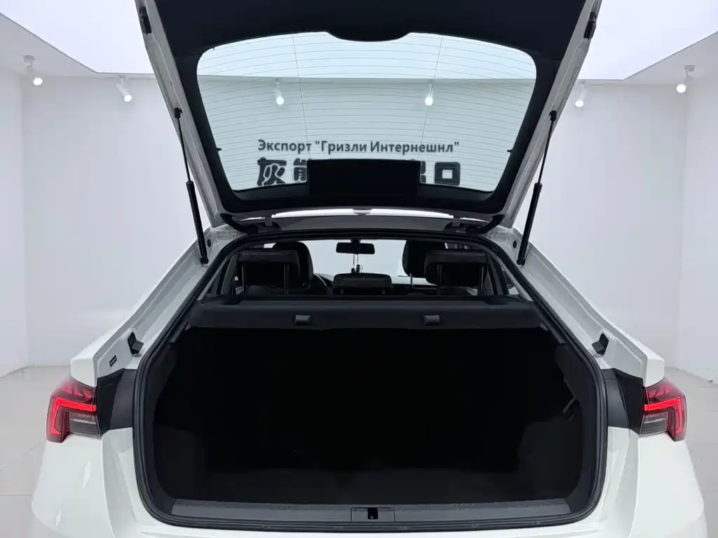 Skoda Octavia 2023 — фото 16