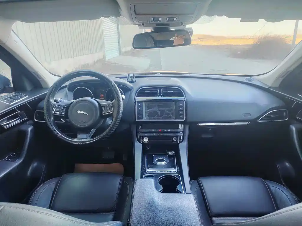 Jaguar F-PACE 2017 — фото 8