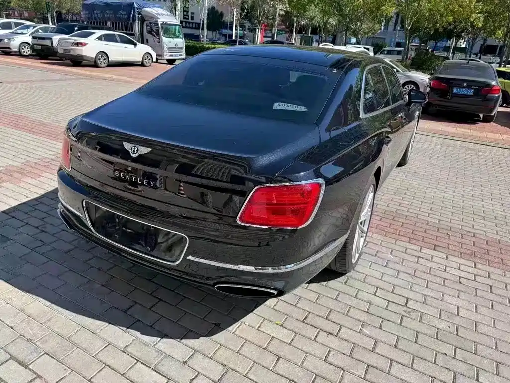 Bentley Flying Spur 2021 — фото 2