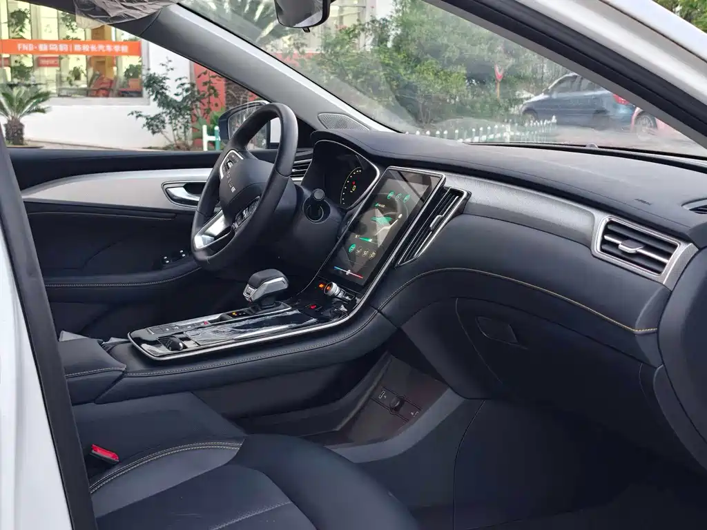 Roewe i6 MAX New Energy — фото 6