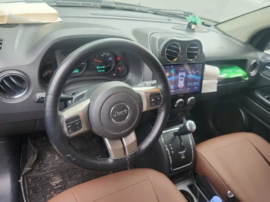 Jeep Compass 2013 — фото 12