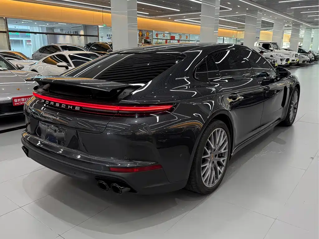 Porsche Panamera 2025