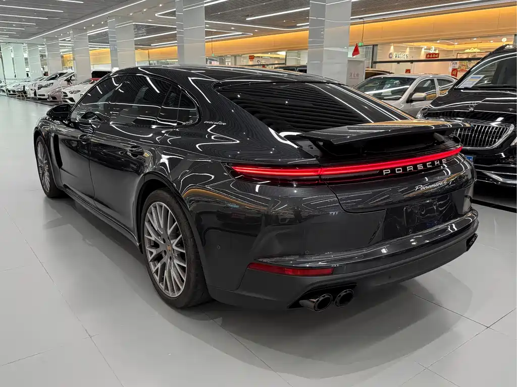 Porsche Panamera 2025