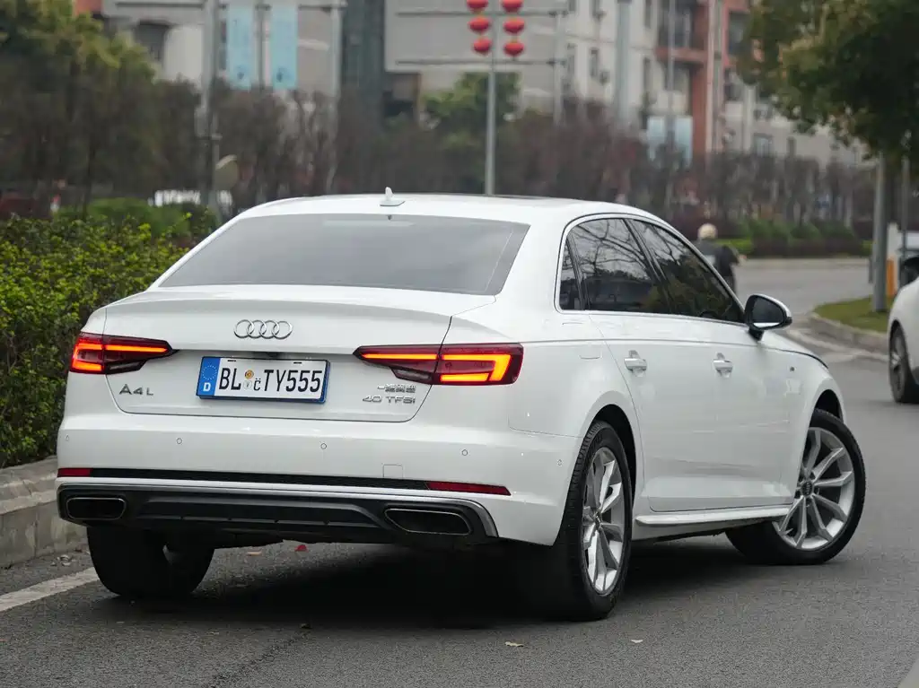 Audi A4L 2019 — фото 13