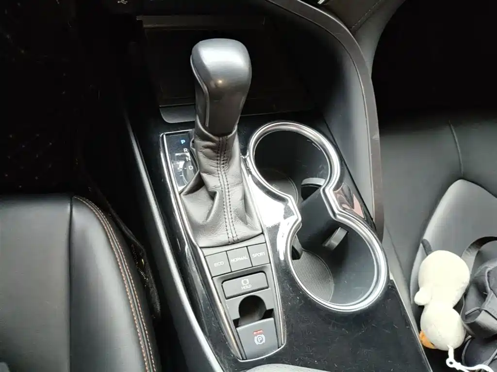 Toyota Camry 2018 — фото 14