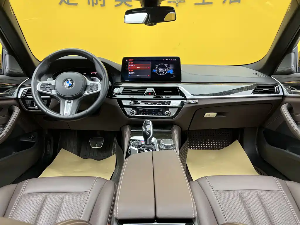 BMW 5 Series 2019 — фото 17