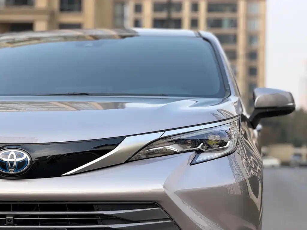 Toyota Sienna 2023 — фото 22