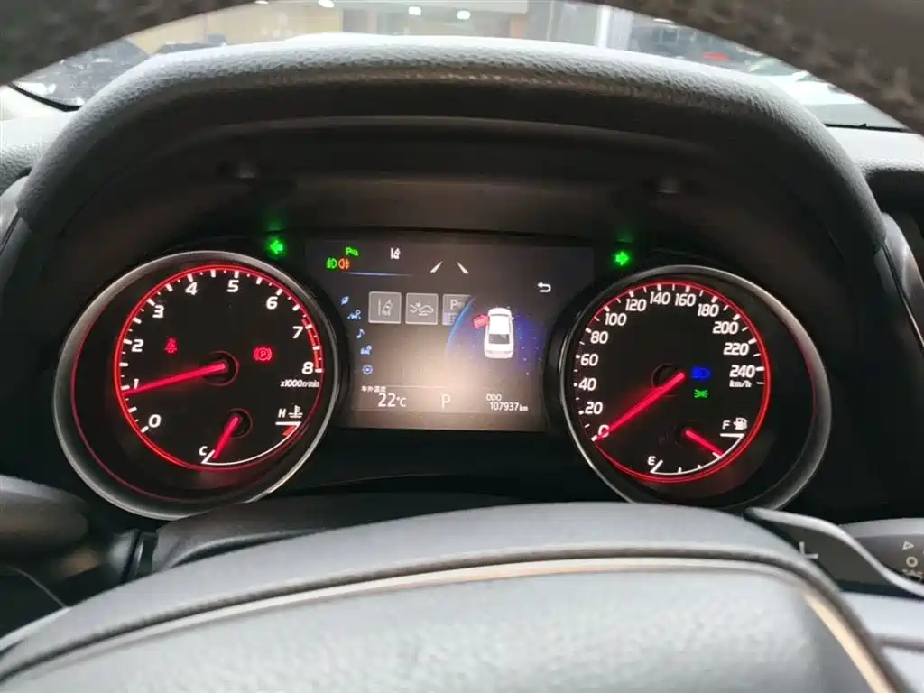 Toyota Camry 2018 — фото 12